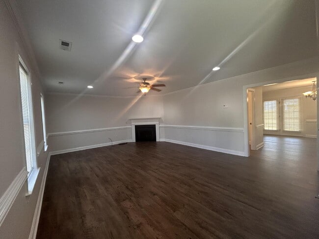 208 S Pointe Dr