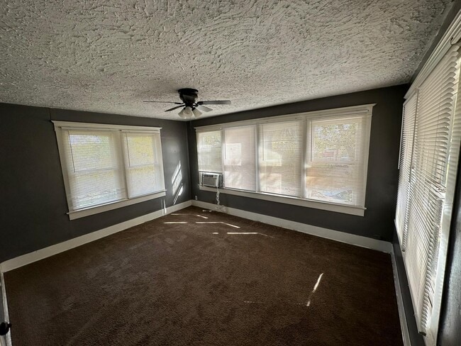 Photo - 6818 Stearns St