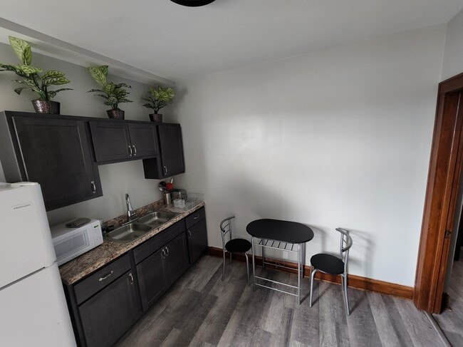 Photo - 1308 119th St