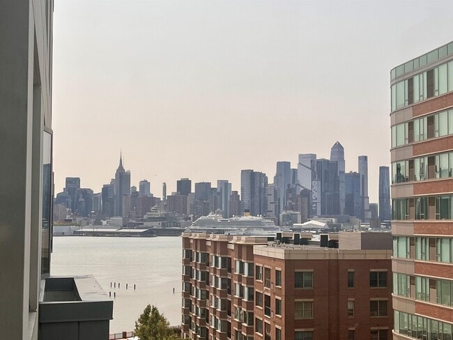 Building Photo - 9 Ave at Port Imperial Unit 818