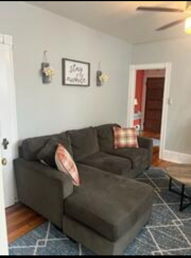 Photo - 160 Lismore Ave Unit 2