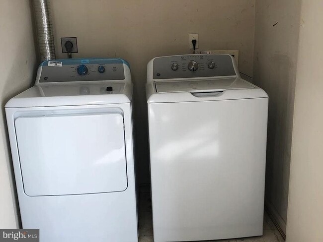 Photo - 2 Catalpa Ct