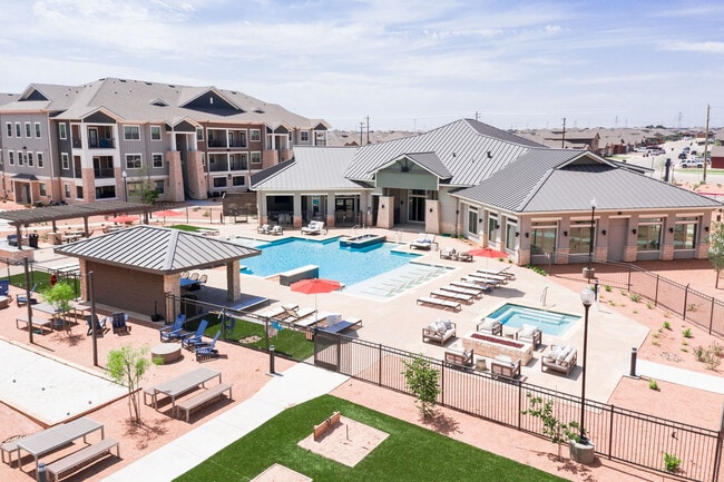 Building Photo - The Woodford on Mockingbird