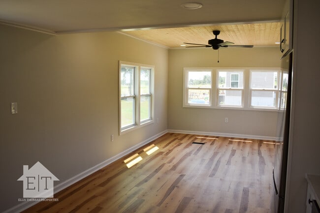 Photo - 69 Rolandale Ln