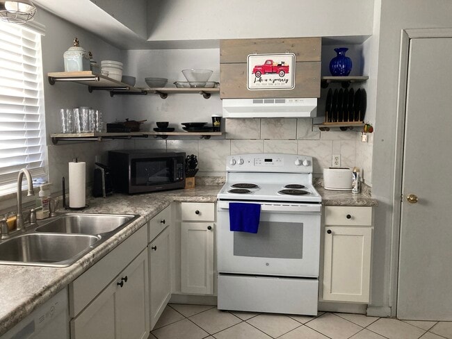 Photo - 522 Camino Ct