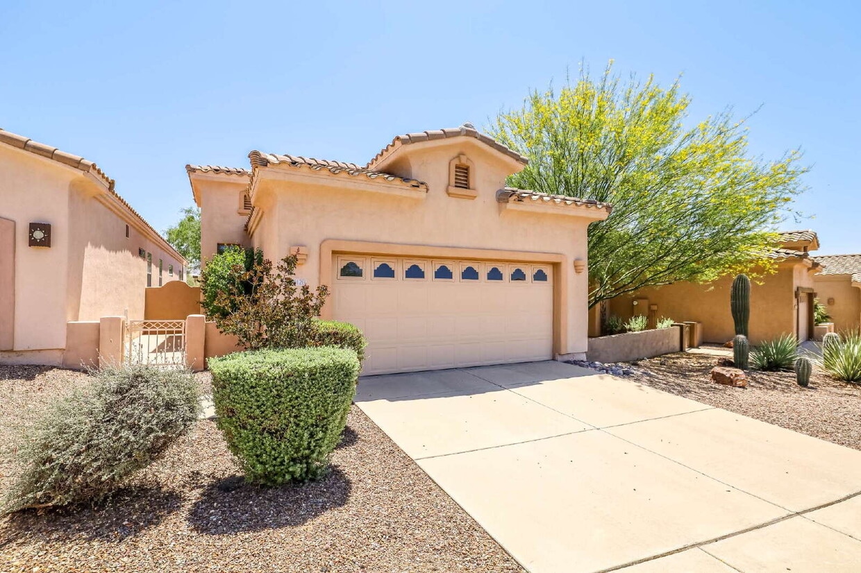 "Charming 2-Bedroom Oasis with Scenic View... - "Charming 2-Bedroom Oasis with Scenic View...