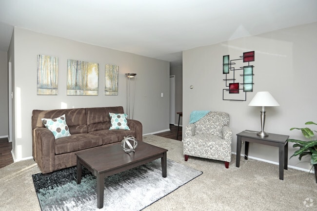 Photo - Macomb Manor - Roseville, MI