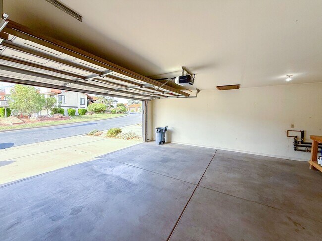 Photo - Upgraded townhome by Southgate Golf Course - Small dogs allowed
