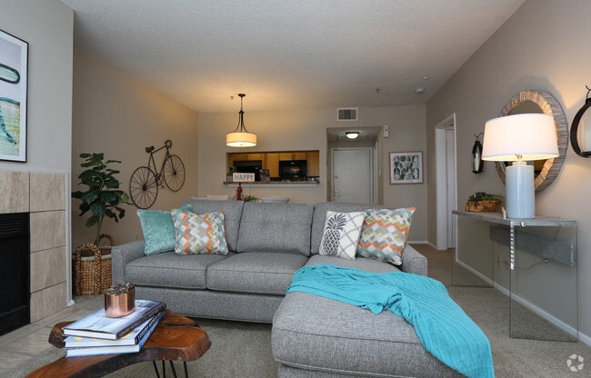 1HAB, 1BA/697SF/A9