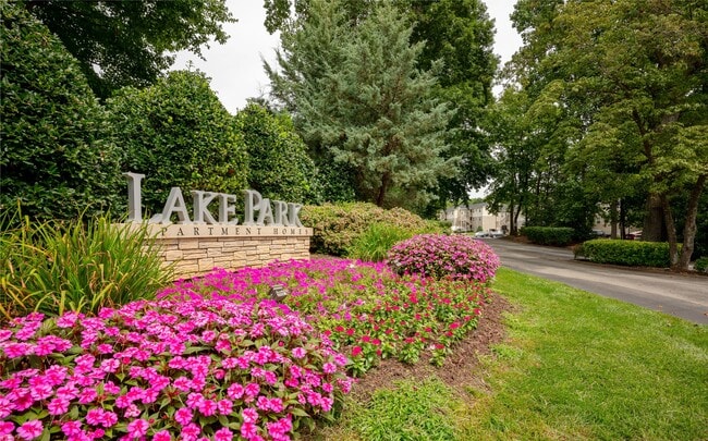 Photo - Lake Park Apartments