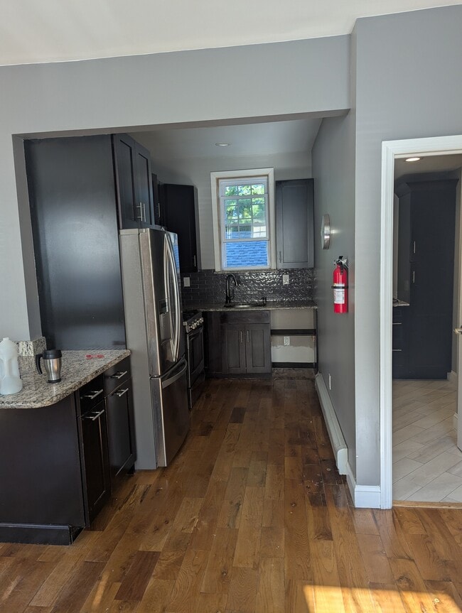 Building Photo - 300 Cedar St Unit 2