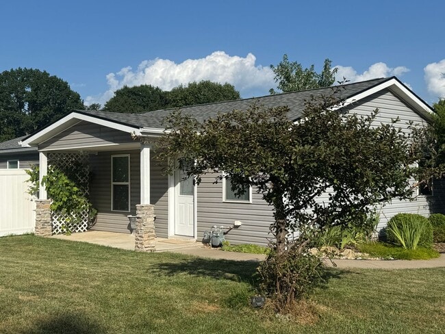 Building Photo - One Level Living - Single Family Home in South Columbia 4BD/2BA