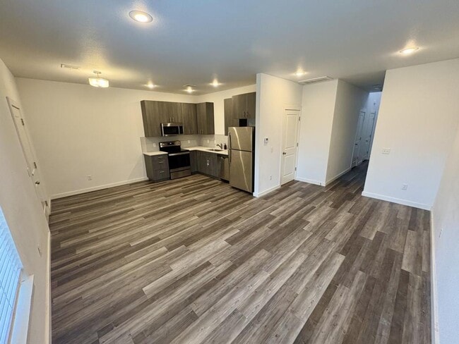 Photo - 628 N College St