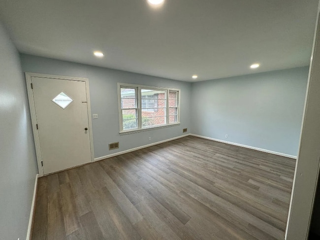 Photo - 1715 20th Ave E