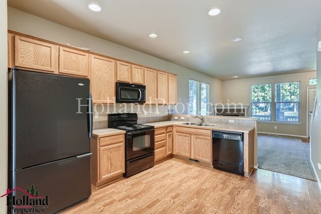 Photo - Stunning End-Unit Townhouse with Over 1,40...