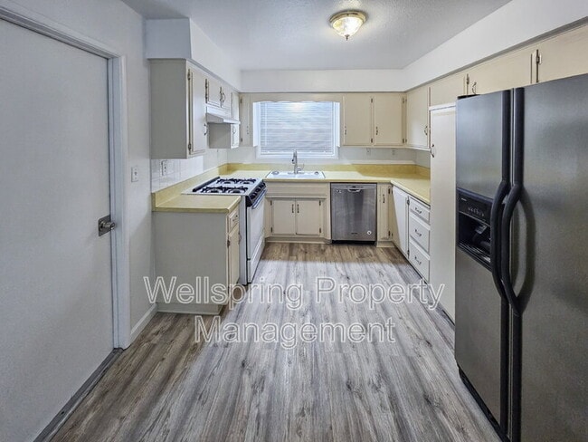 Photo - 117 S Silver Ridge St