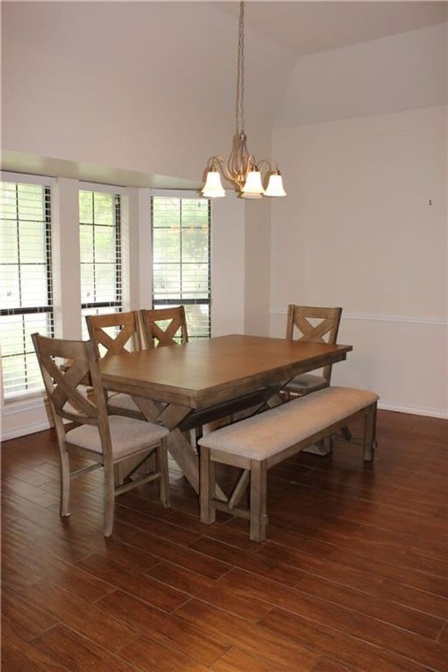 Photo - 4/2/2-Portland Area-2000 sqft, open floor plan, establish neighborhood.