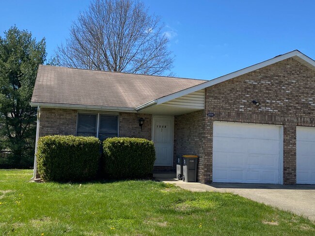 Newly Renovated 2-BD, 2-BA Duplex on Bloom... - Newly Renovated 2-BD, 2-BA Duplex on Bloom... House