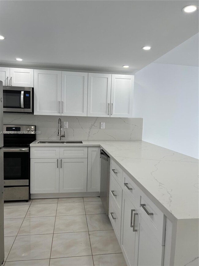 Building Photo - 16710 NE 9th Ave Unit 409