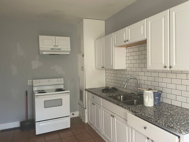 Building Photo - 434 S High St Unit a
