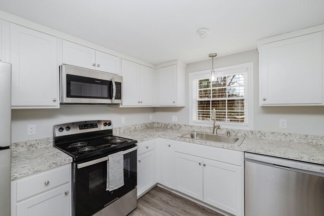 Building Photo - 484 Victory Hwy Unit 3