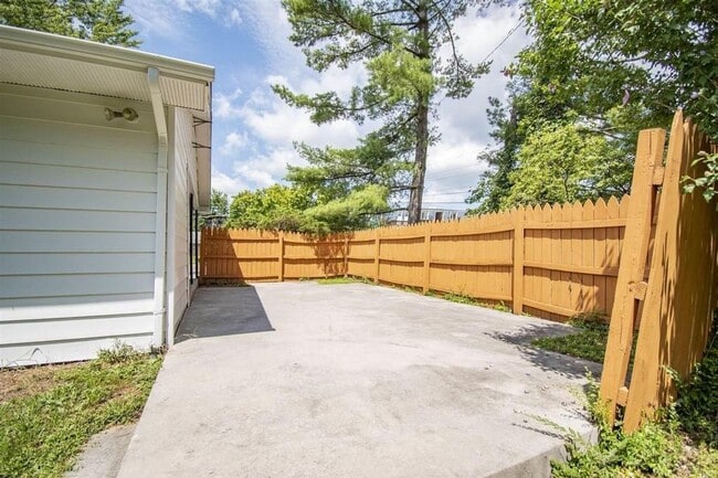 Photo - 601 Broce Dr
