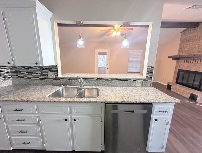 Photo - 2204 Phyllis Dr