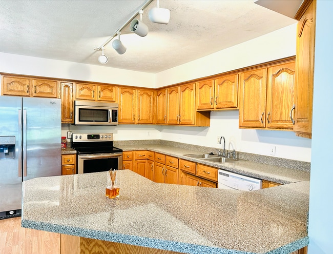 Photo - 1119 W 8th St