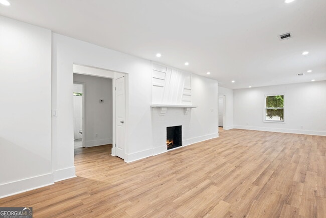 Photo - 636 Francis Pl NW