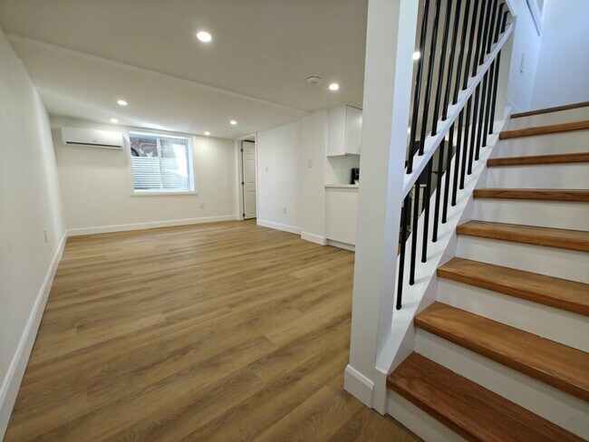 Photo - 156 Cedar St S