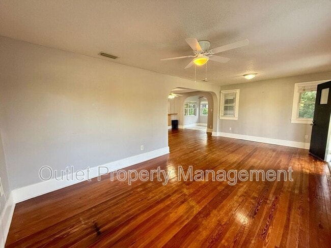 Photo - 737 Carlson Dr