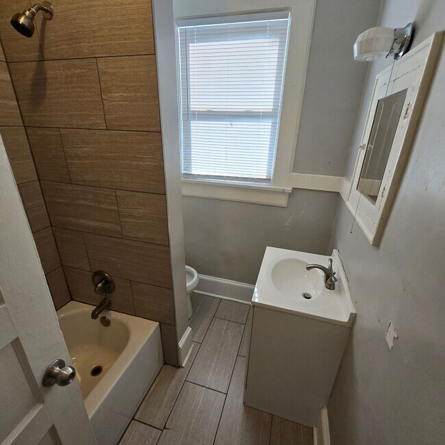 Photo - 4017 Ensor Ave Unidad 109