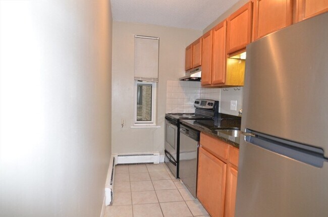 Building Photo - 15 Blackwood St Unit 21