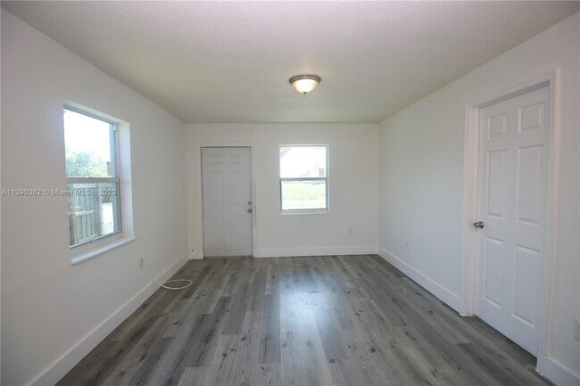 Photo - 246 NW 14th St Unidad 3