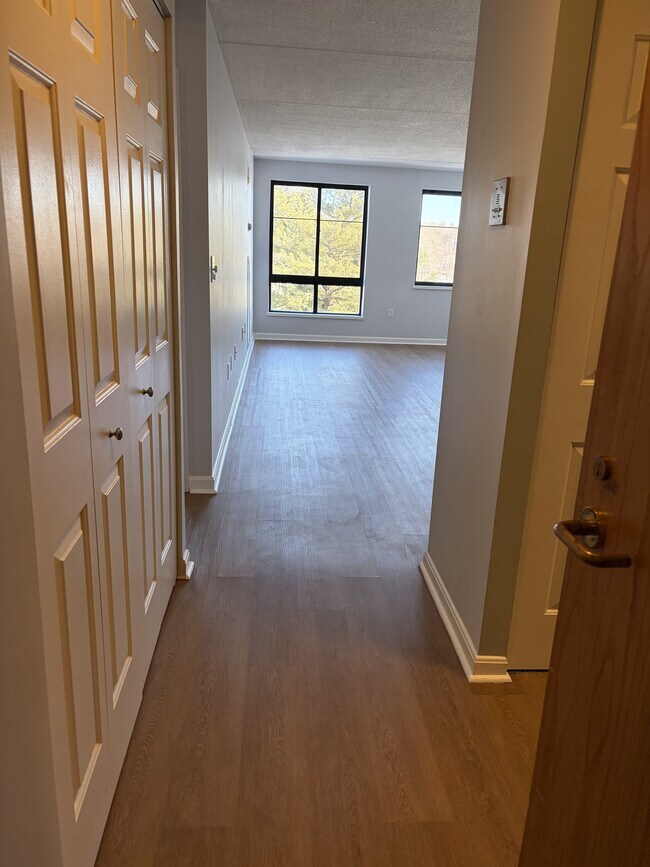 Entryway - 100 Ledgewood Dr Unit 216