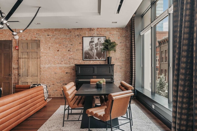 Photo - 240 Rep. John Lewis Way N Unidad FL3-ID1341527P