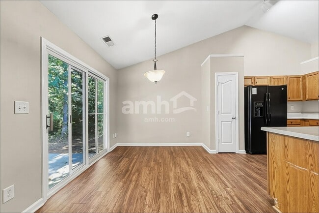 Photo - 7033 Sunman Rd