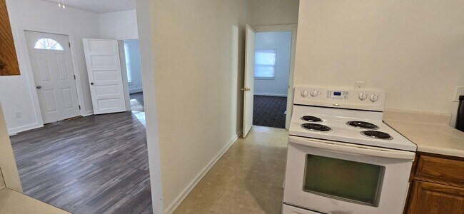 Photo - Remodeled 2 bedroom with Garage & small fe...