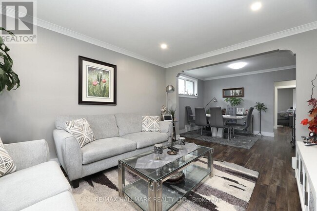 Photo - 1535 Pharmacy Ave