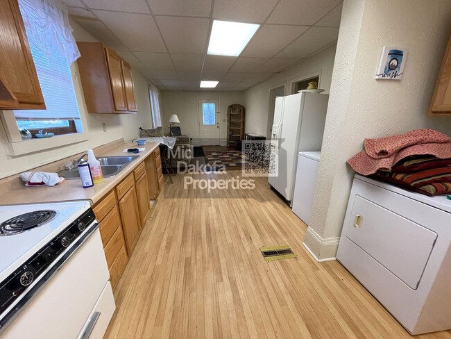 Photo - 915 W 4th Ave Unit 1