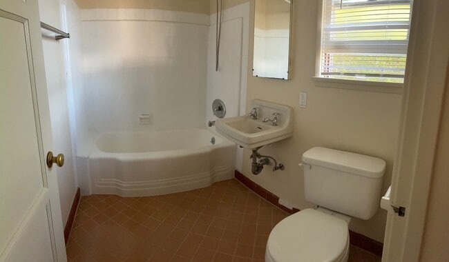 Photo - 831 Grevelia St Unit D