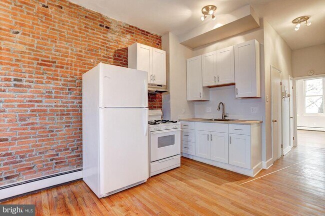 Photo - 1837 Bolton St Unidad 2