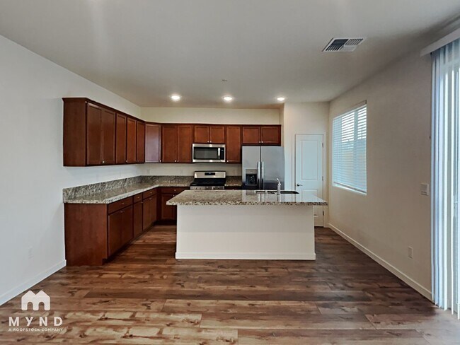 Photo - 4904 Black Falcon Way
