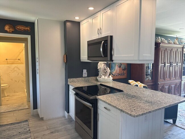 Photo - Renovated 3 Bed, 2 Bath Annual Rental in Naples Park
