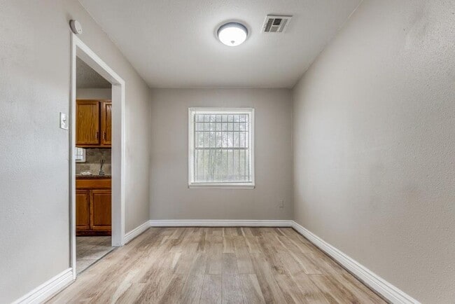 Photo - 9310 Forest View St