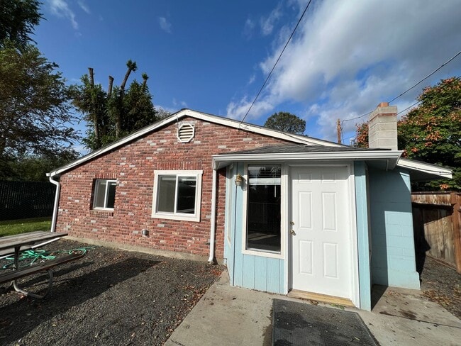 Photo - 2100 S 11th Ave