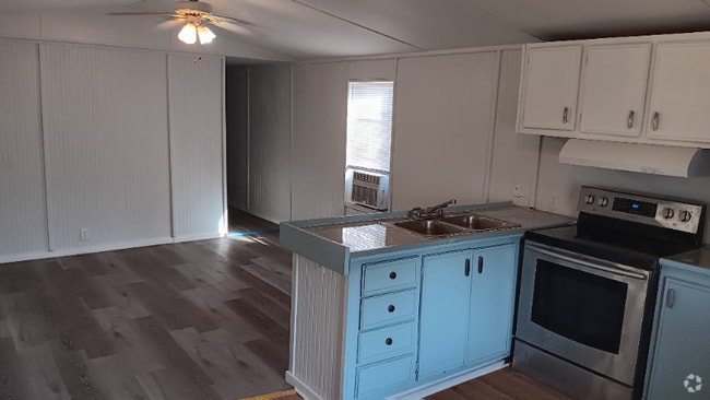 Building Photo - 7008 Chestnut Dr Rental