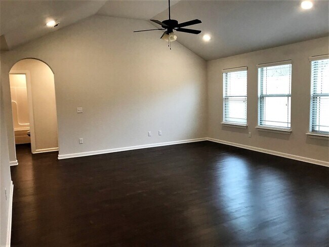 1302 Eagle Ct