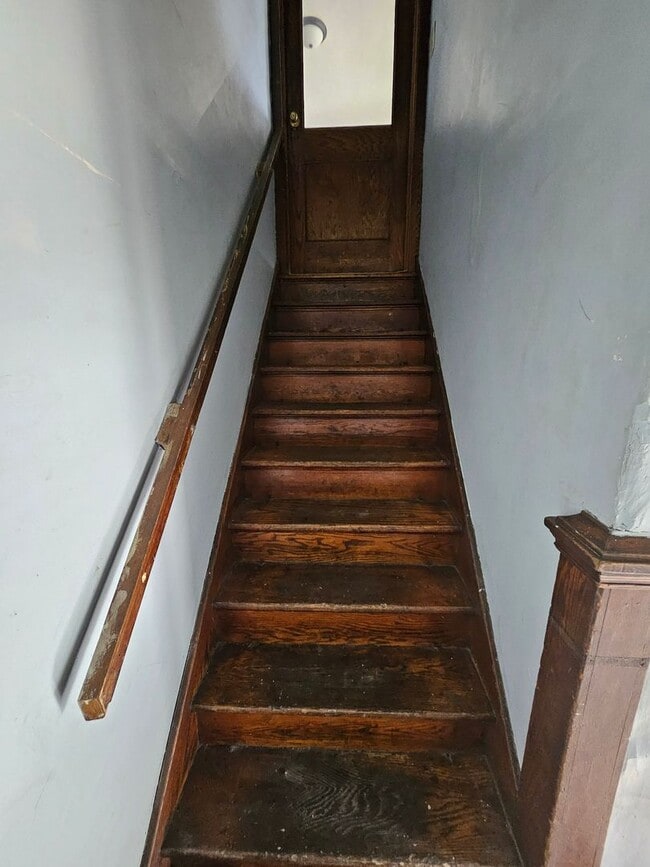 Photo - Upper 2 bedroom unit