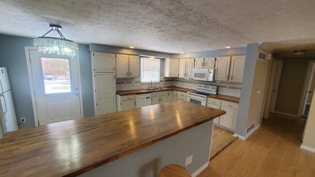 Photo - 1364 Karahill Dr